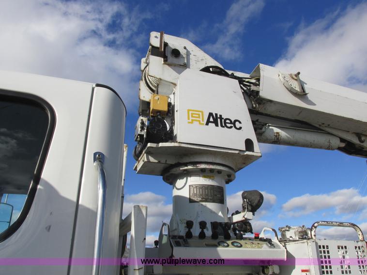 image for item L4222 2007 Freightliner Business Class M2 digger derrick truck