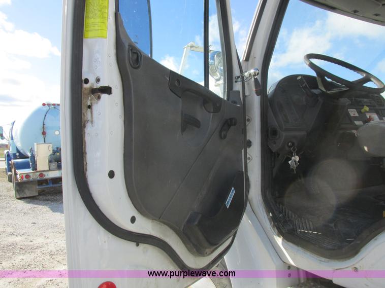 image for item L4222 2007 Freightliner Business Class M2 digger derrick truck