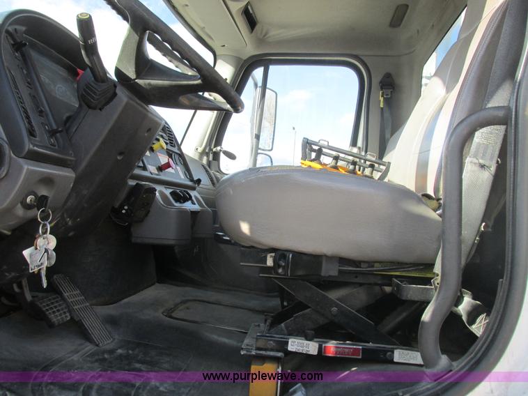 image for item L4222 2007 Freightliner Business Class M2 digger derrick truck