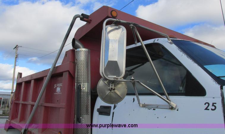 image for item L4224 1995 GMC TopKick dump truck
