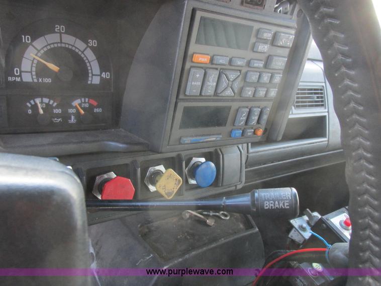 image for item L4224 1995 GMC TopKick dump truck