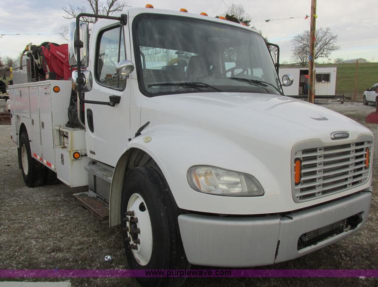 image for item L4230 2007 Freightliner Business Class M2 service truck