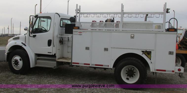 image for item L4230 2007 Freightliner Business Class M2 service truck