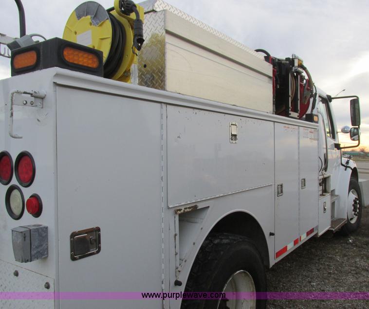 image for item L4230 2007 Freightliner Business Class M2 service truck