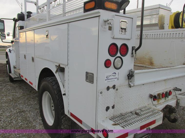 image for item L4230 2007 Freightliner Business Class M2 service truck