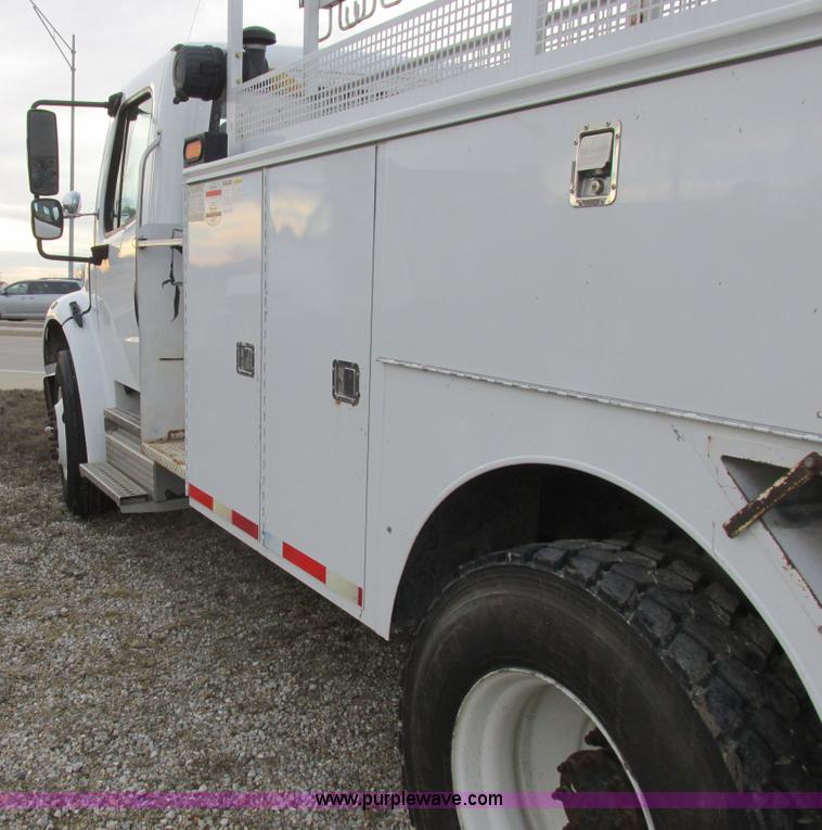 image for item L4230 2007 Freightliner Business Class M2 service truck