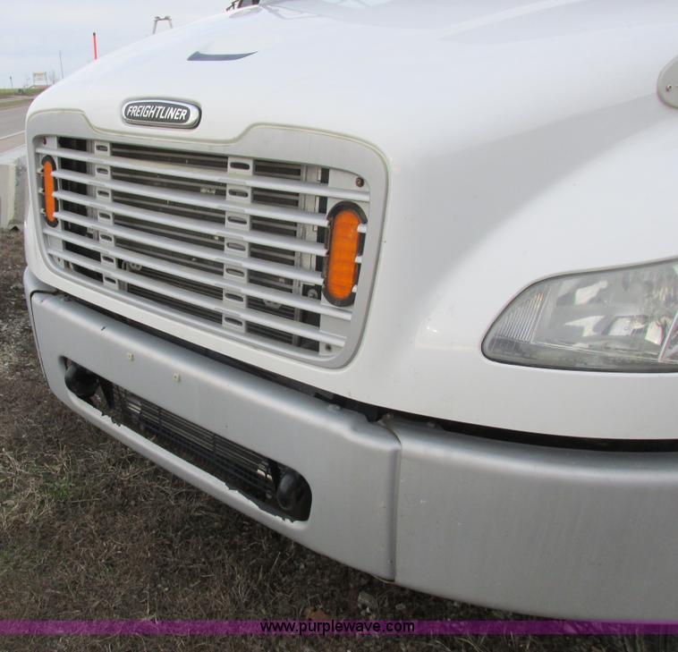 image for item L4230 2007 Freightliner Business Class M2 service truck
