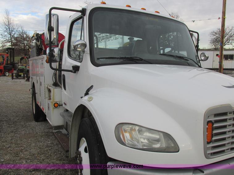 image for item L4230 2007 Freightliner Business Class M2 service truck