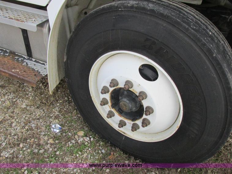 image for item L4230 2007 Freightliner Business Class M2 service truck