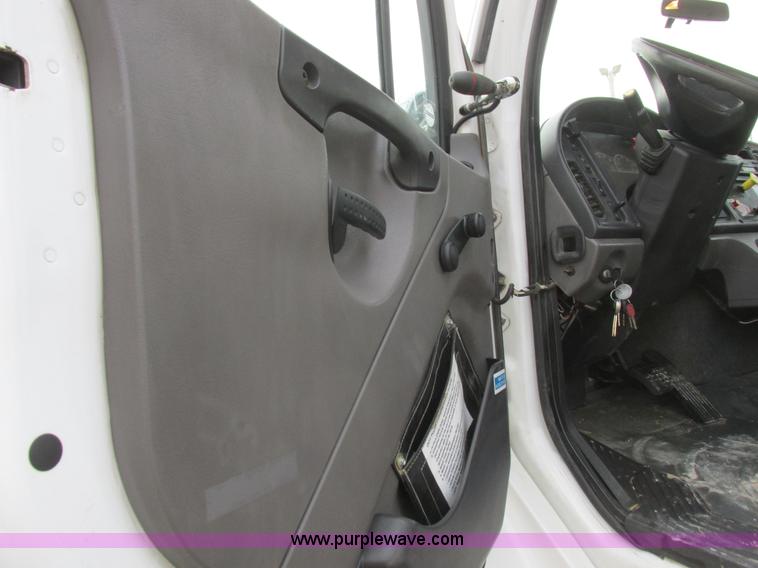 image for item L4230 2007 Freightliner Business Class M2 service truck