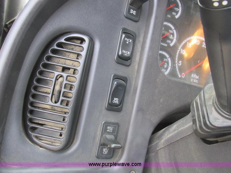 image for item L4230 2007 Freightliner Business Class M2 service truck