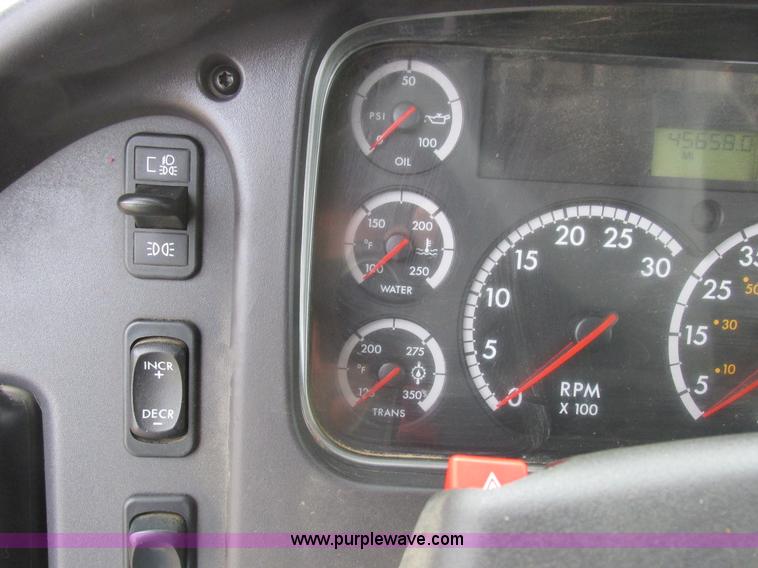 image for item L4230 2007 Freightliner Business Class M2 service truck