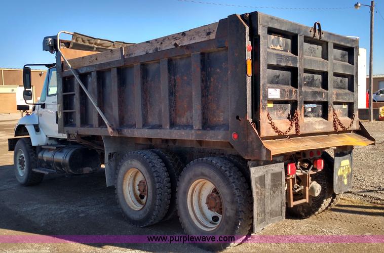 image for item L6066 2006 International 7400 dump truck