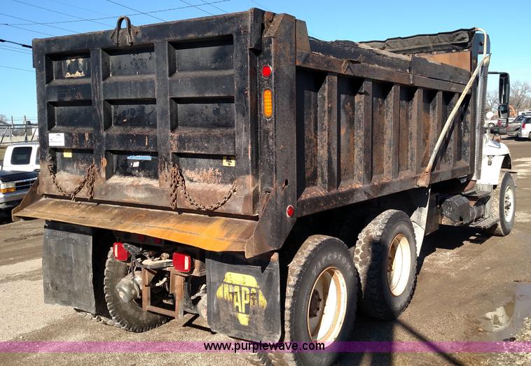 image for item L6066 2006 International 7400 dump truck