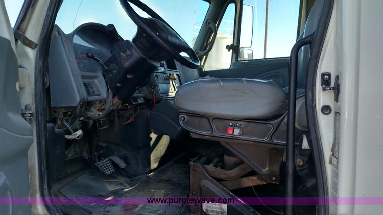 image for item L6066 2006 International 7400 dump truck