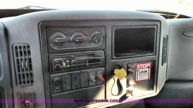 image for item L6066 2006 International 7400 dump truck