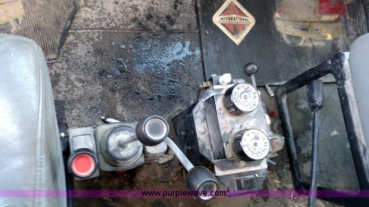 image for item L6066 2006 International 7400 dump truck