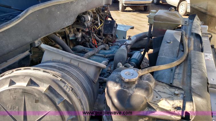 image for item L6066 2006 International 7400 dump truck