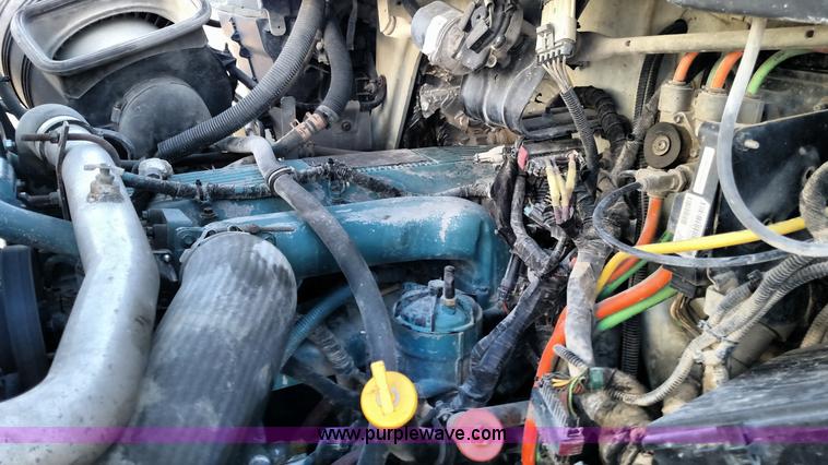 image for item L6066 2006 International 7400 dump truck