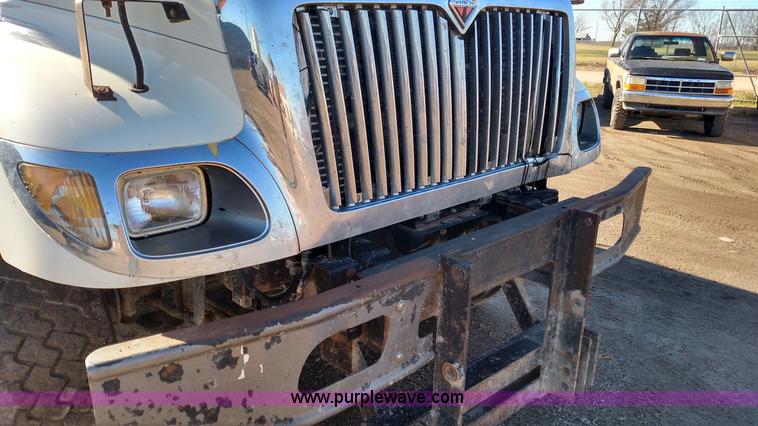 image for item L6066 2006 International 7400 dump truck