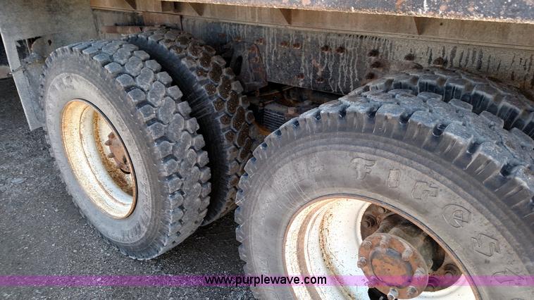 image for item L6066 2006 International 7400 dump truck