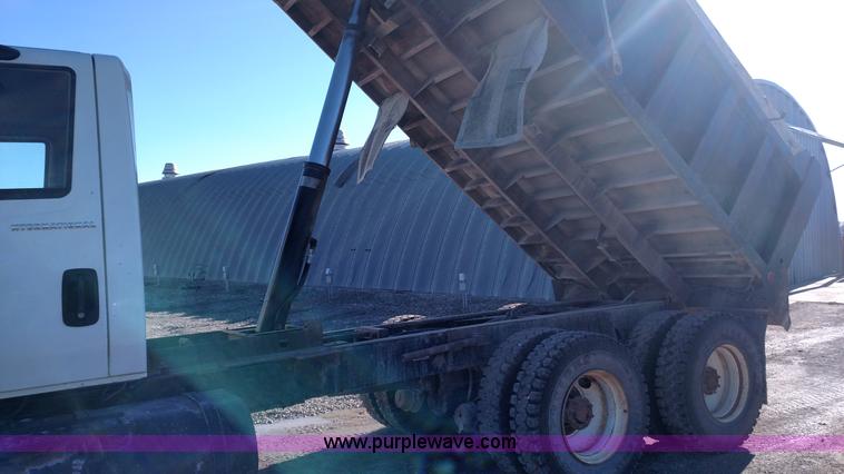 image for item L6066 2006 International 7400 dump truck