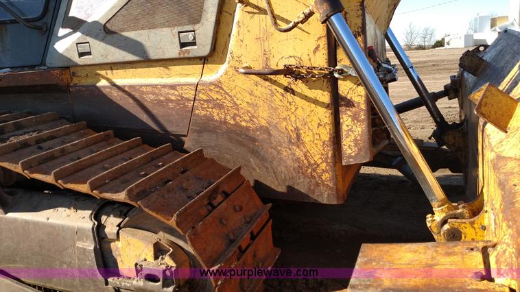 image for item L6092 1999 Komatsu D65EX-12 dozer