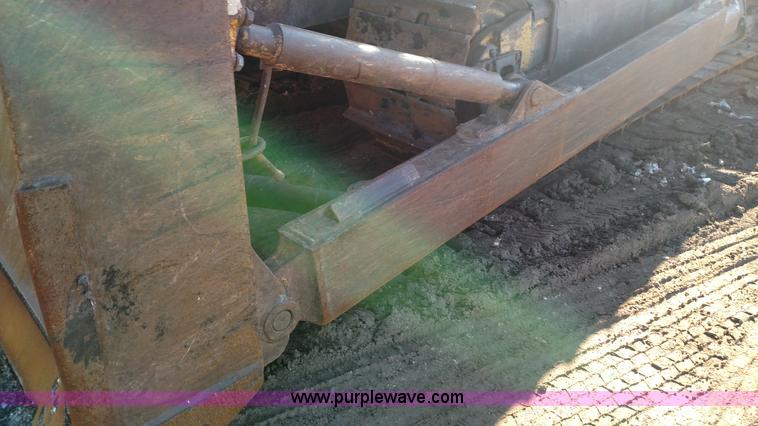 image for item L6092 1999 Komatsu D65EX-12 dozer