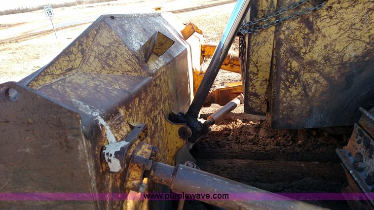 image for item L6092 1999 Komatsu D65EX-12 dozer