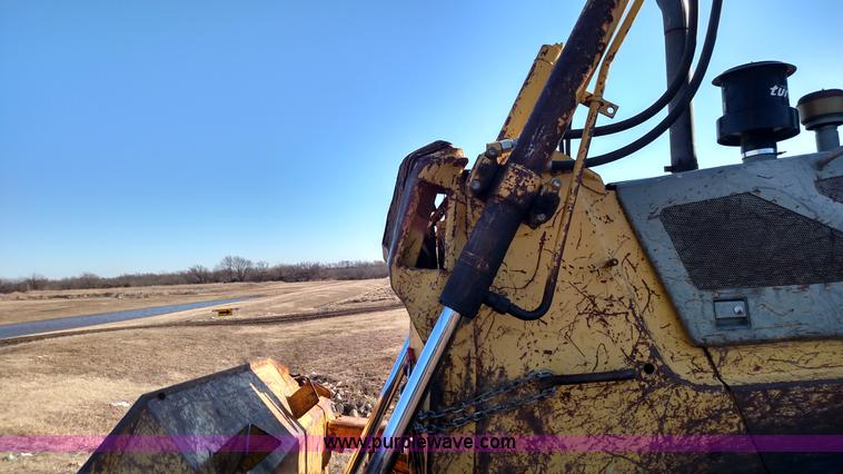 image for item L6092 1999 Komatsu D65EX-12 dozer