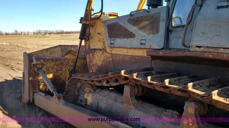 image for item L6092 1999 Komatsu D65EX-12 dozer