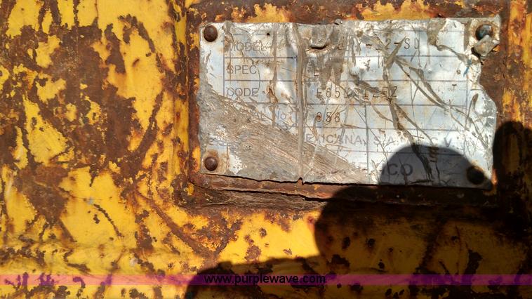 image for item L6092 1999 Komatsu D65EX-12 dozer