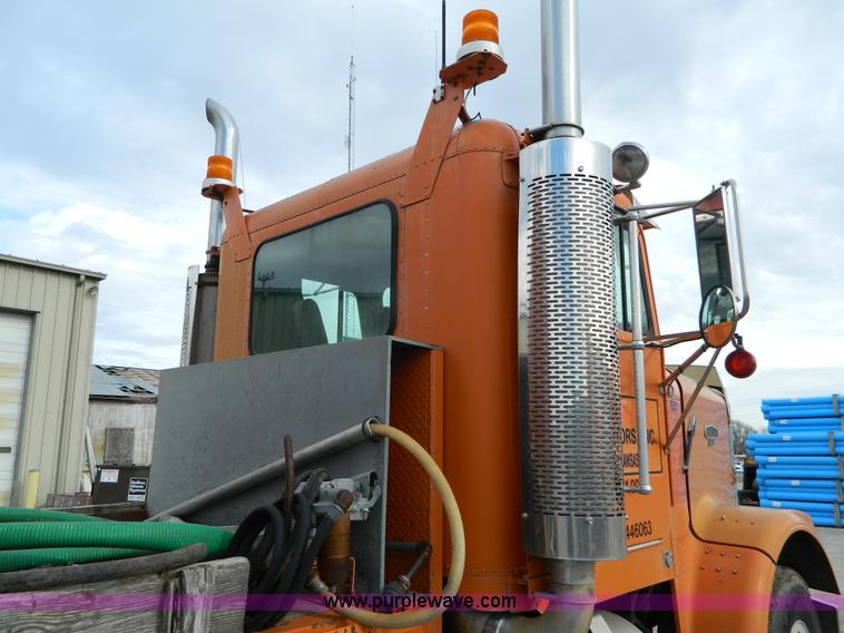 image for item L7293 1987 Freightliner FLC-64T water truck