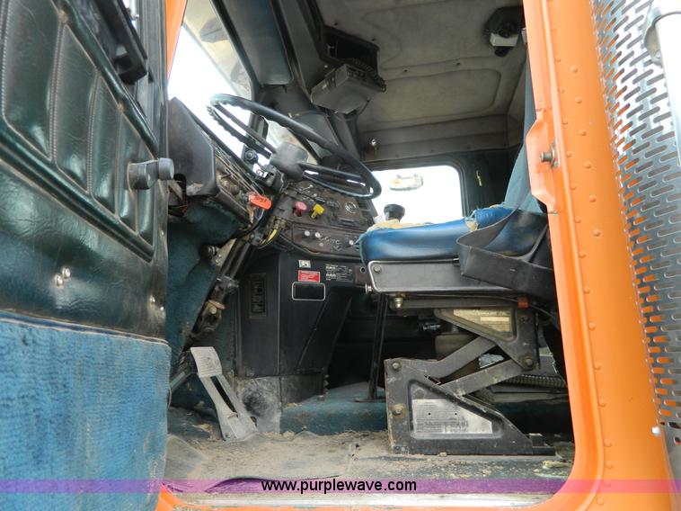 image for item L7293 1987 Freightliner FLC-64T water truck