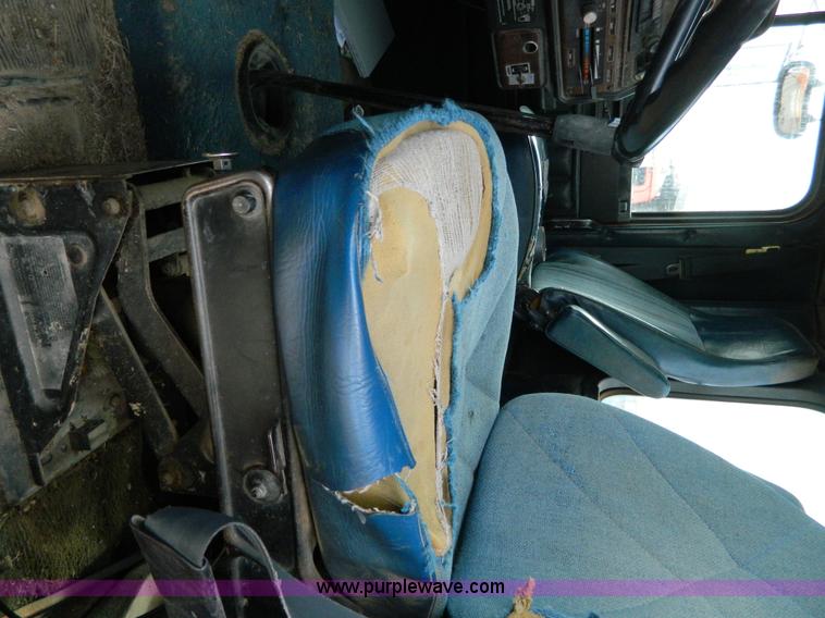 image for item L7293 1987 Freightliner FLC-64T water truck