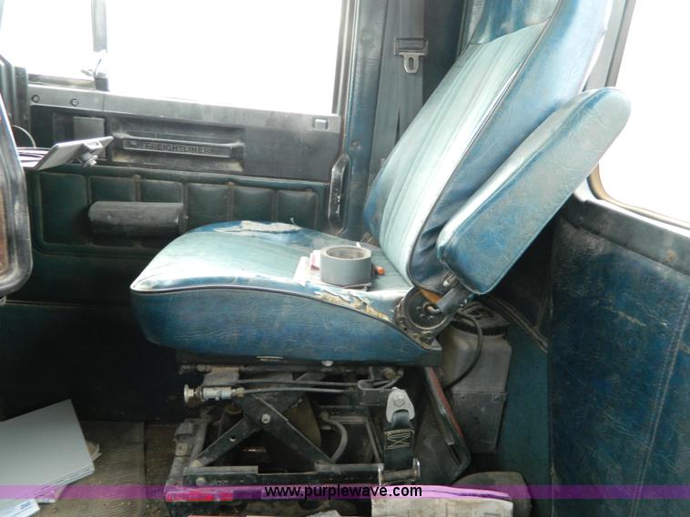 image for item L7293 1987 Freightliner FLC-64T water truck