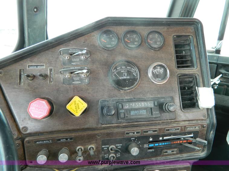 image for item L7293 1987 Freightliner FLC-64T water truck