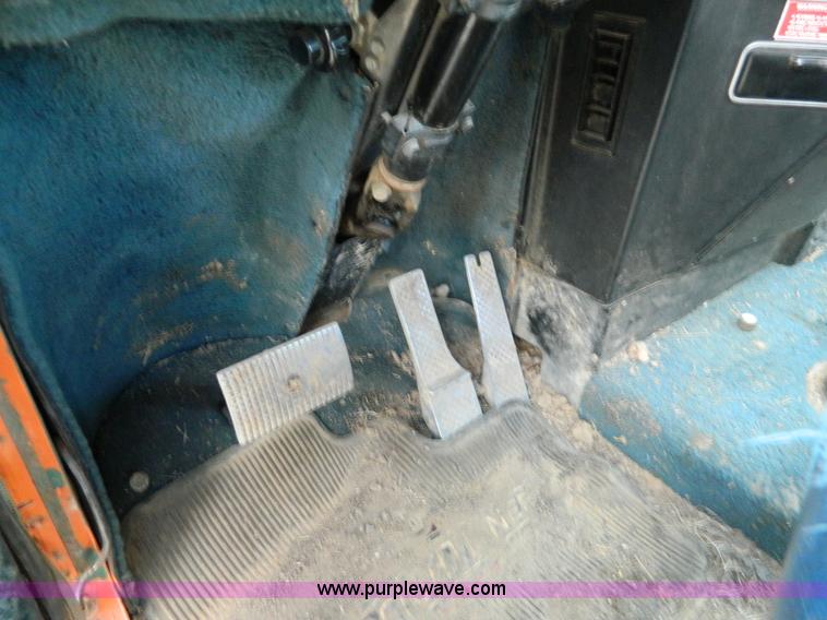 image for item L7293 1987 Freightliner FLC-64T water truck