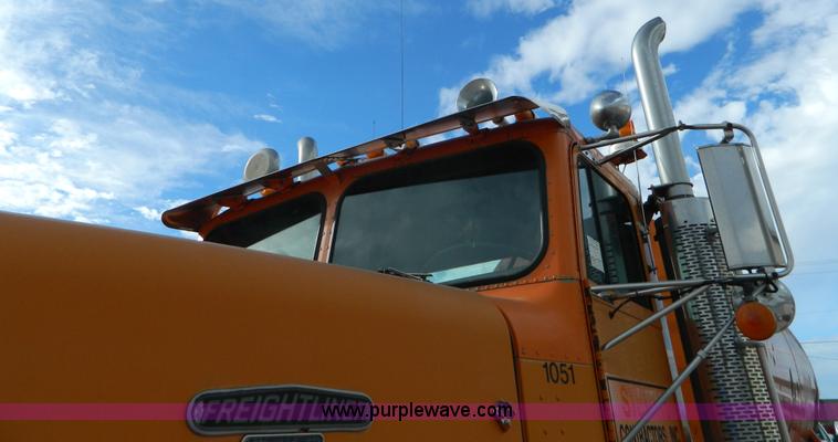 image for item L7293 1987 Freightliner FLC-64T water truck