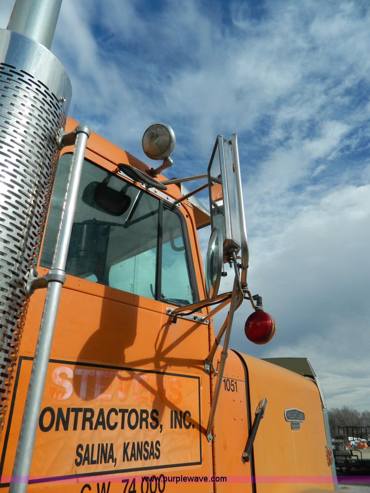 image for item L7293 1987 Freightliner FLC-64T water truck