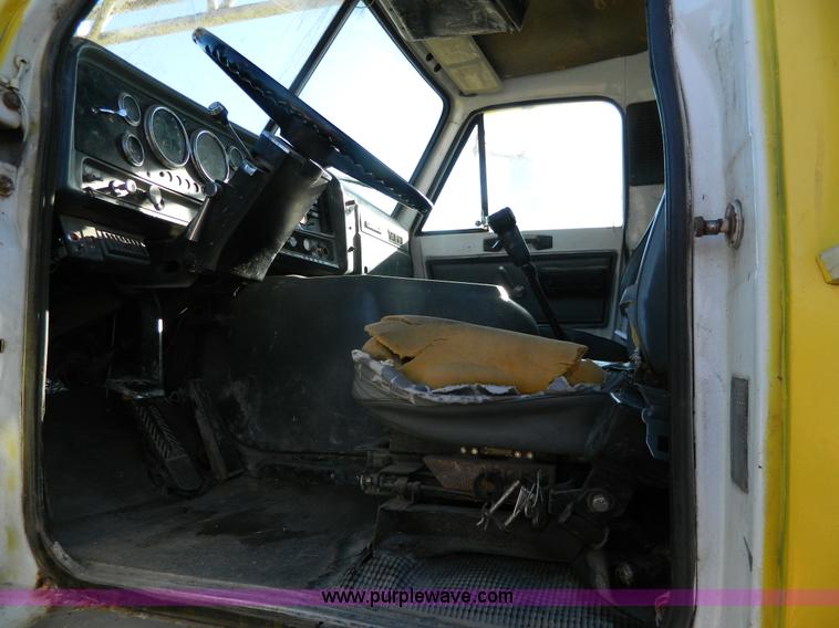 image for item L7299 1987 GMC Brigadier drill rig truck