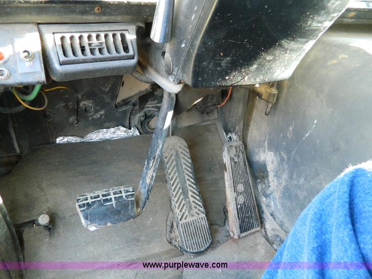 image for item L7299 1987 GMC Brigadier drill rig truck