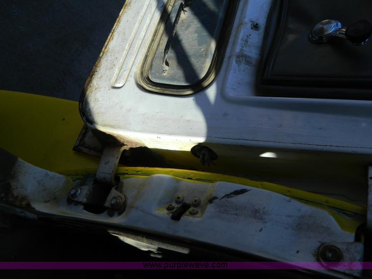 image for item L7299 1987 GMC Brigadier drill rig truck