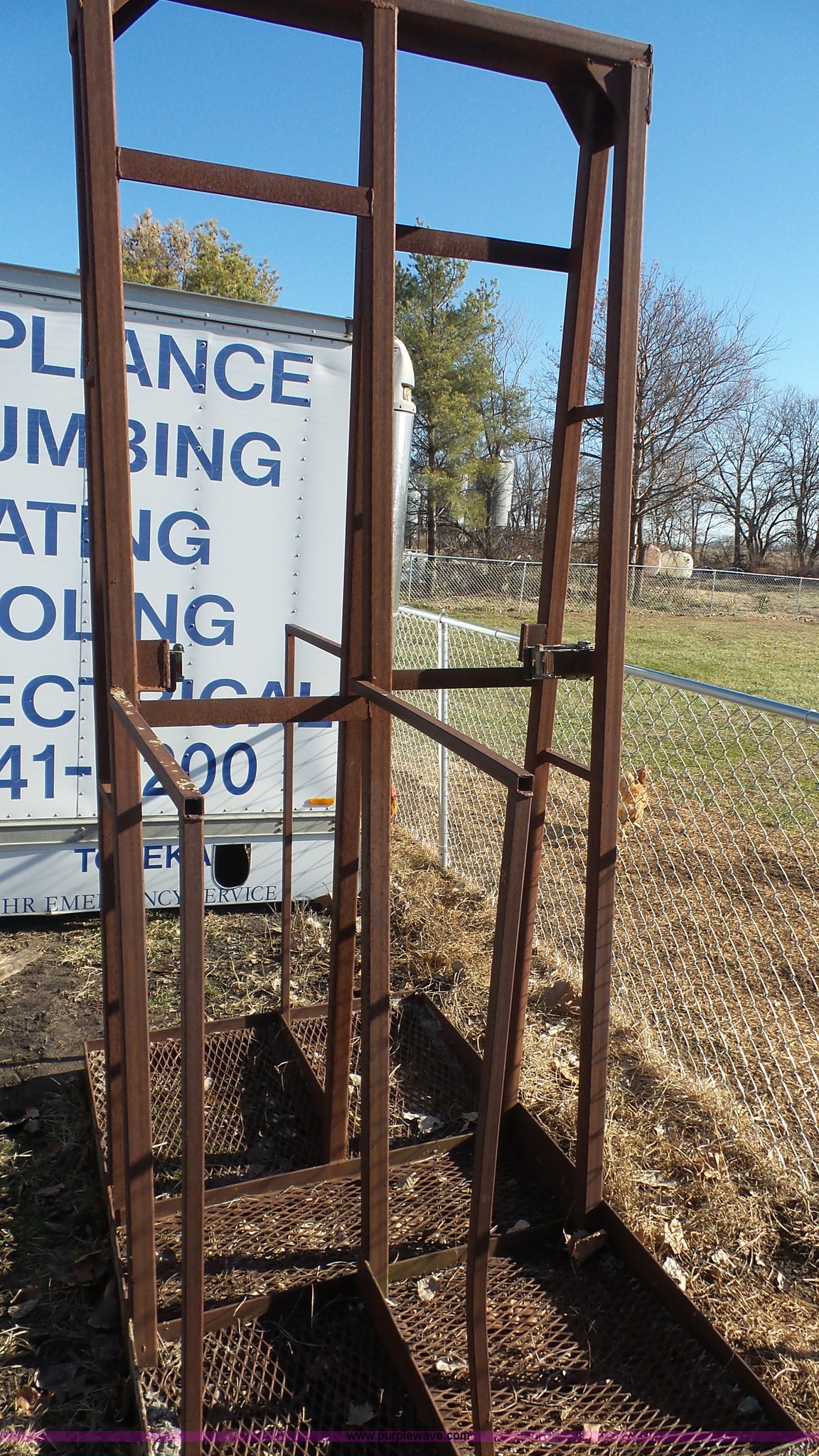 (2) form cages in Wakarusa, KS Item BF9243 sold Purple Wave