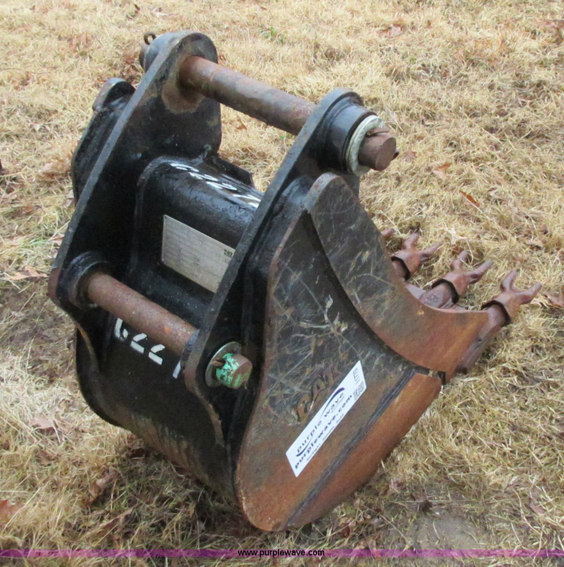 Caterpillar backhoe bucket in Claremore, OK Item I1770 sold Purple Wave