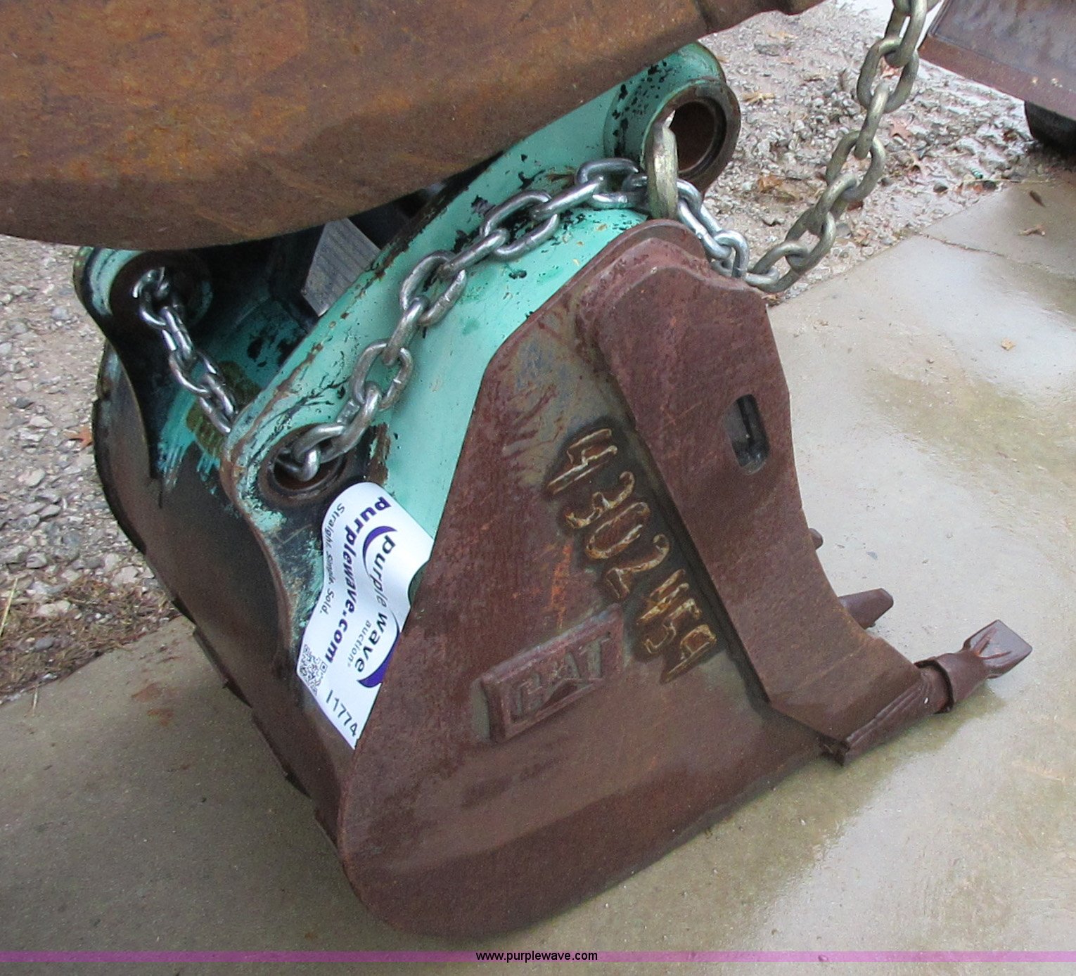 Caterpillar backhoe bucket in Claremore, OK Item I1774 sold Purple Wave