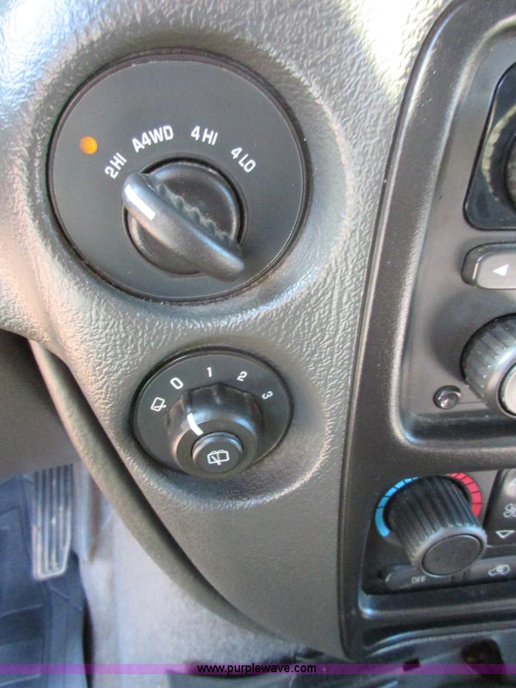 image for item BL9749 2004 Chevrolet TrailBlazer SUV