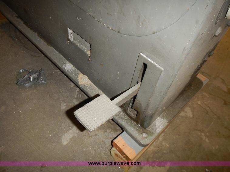 image for item BN9046 Doall V26 vertical bandsaw