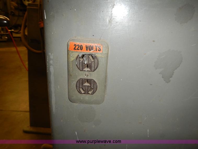 image for item BN9046 Doall V26 vertical bandsaw