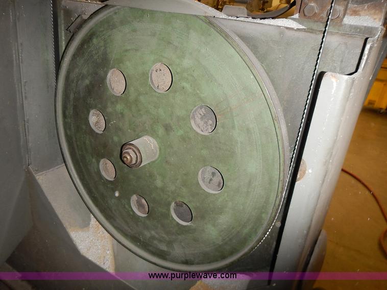 image for item BN9046 Doall V26 vertical bandsaw